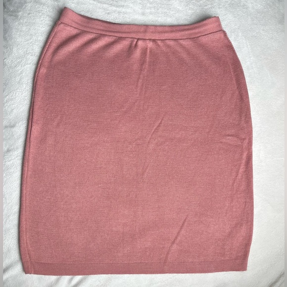 American Apparel Dresses & Skirts - American Apparel skirt. Super soft, light sweater like material. Size Large. EUC